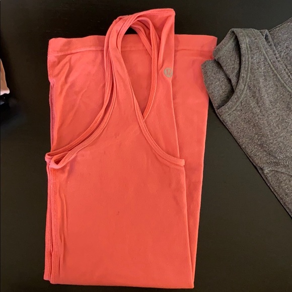 Lululemon Razor Back Tank 🎀 - Picture 2 of 3